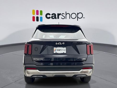 Used 2025 Kia Sorento S w/ Panoramic Sunroof Package image 4