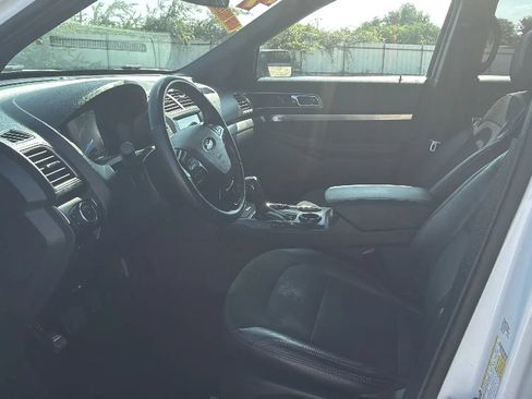 Used 2019 Ford Explorer XLT w/ Equipment Group 202A FWD image 10