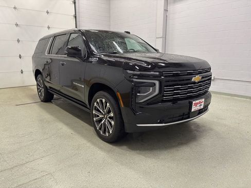 Used 2026 Chevrolet Suburban High Country AWD/4WD image 2