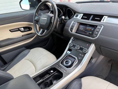 Used 2017 Land Rover Range Rover Evoque SE image 34