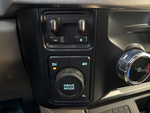 Used 2025 Ford F350 Platinum w/ Platinum Plus Package image 23