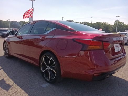 Used 2024 Nissan Altima 2.5 SR w/ SR Premium Package FWD image 5