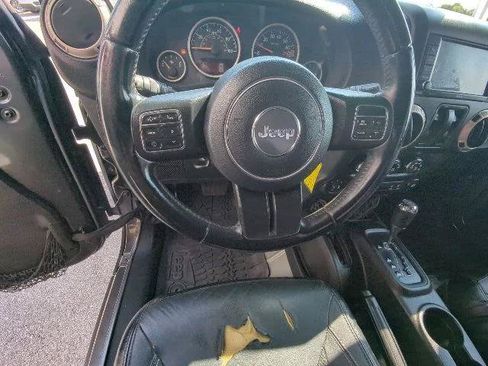 Certified 2017 Jeep Wrangler Sahara AWD/4WD image 28