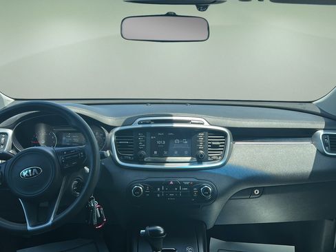 Used 2018 Kia Sorento FWD image 9