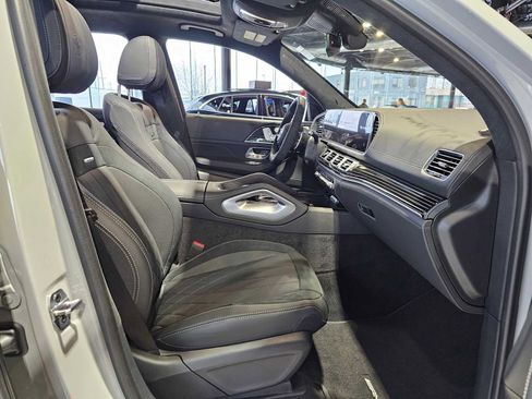 Used 2025 Mercedes-Benz GLS 63 AMG 4MATIC image 7