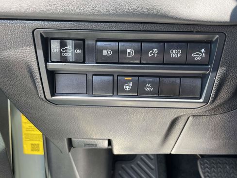 Used 2025 Toyota Tundra Platinum AWD/4WD image 23