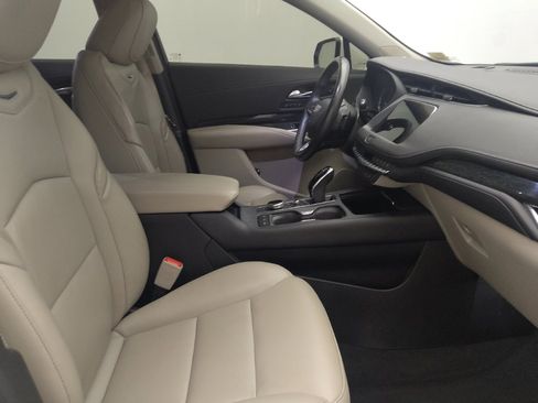 Used 2021 Cadillac XT4 Premium Luxury w/ Cold Weather Package FWD image 21