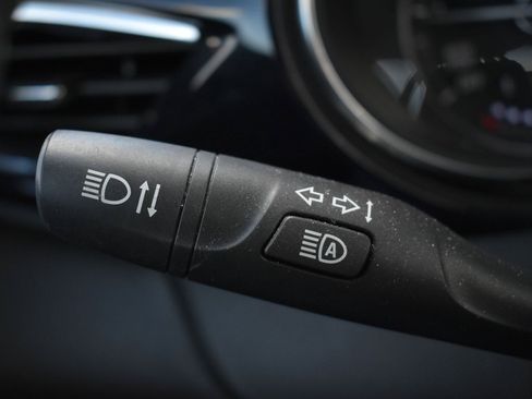 Used 2020 Buick Encore GX Essence w/ Sport Touring Package FWD image 23