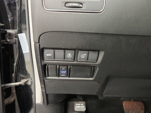 Used 2024 Nissan Armada SL image 30