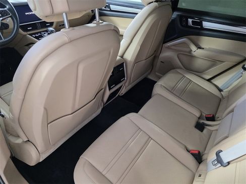 Used 2022 Porsche Cayenne Coupe image 16