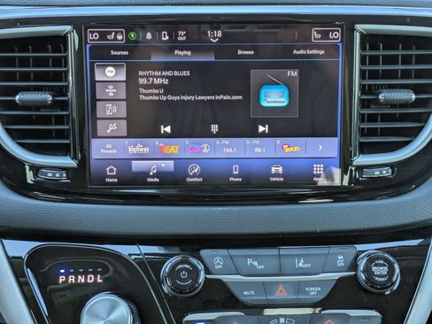 Used 2024 Chrysler Pacifica Touring-L FWD image 20