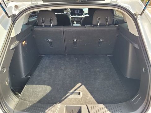 Used 2025 Chevrolet Trax LS image 25