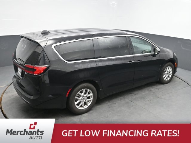 Used 2025 Chrysler Pacifica Select FWD image 40
