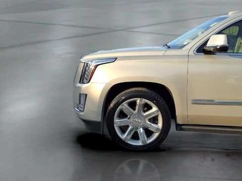 Used 2016 Cadillac Escalade Premium AWD/4WD image 23