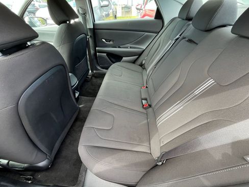 Used 2025 Hyundai Elantra SEL FWD image 28