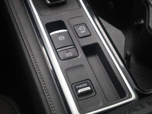 Certified 2025 Nissan Pathfinder SL w/ SL Premium Package FWD image 17