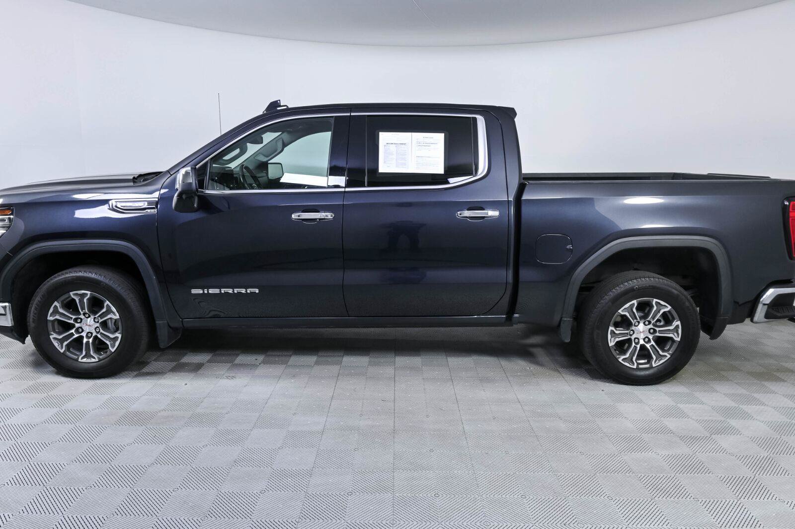 Used 2025 GMC Sierra 1500 SLT RWD image 2