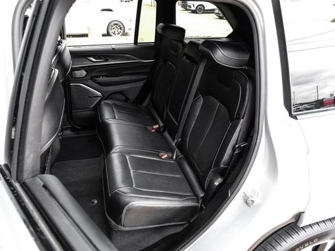 Used 2022 Jeep Grand Cherokee Overland w/ Luxury Tech Group IV AWD/4WD image 55