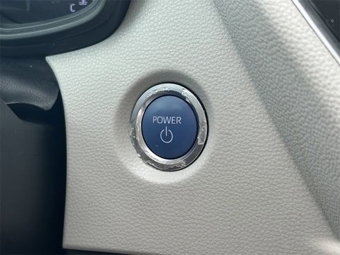 Used 2021 Toyota Corolla LE image 25