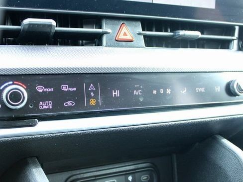 Used 2025 Kia Sportage SX image 21