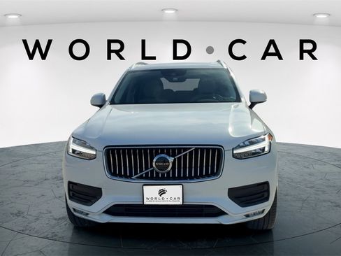 Used 2022 Volvo XC90 T5 Momentum image 8