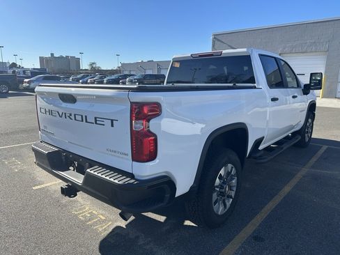 Used 2025 Chevrolet Silverado 2500 Custom w/ Custom Convenience Package image 4