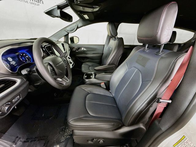 New 2027 Chrysler Pacifica Select AWD/4WD image 19