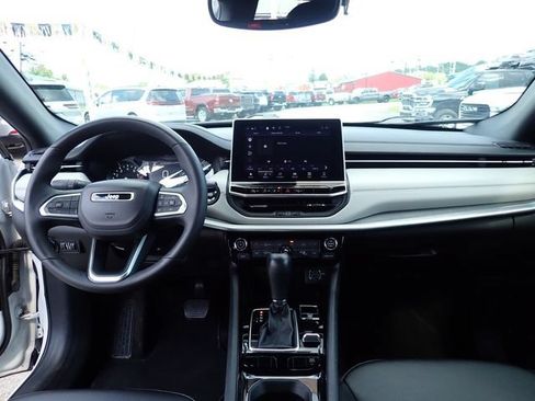 Used 2025 Jeep Compass Limited AWD/4WD image 16