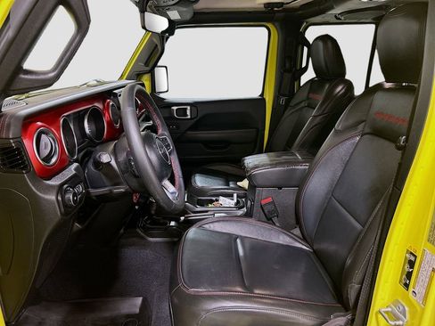 Used 2022 Jeep Wrangler Unlimited Rubicon w/ Cold Weather Group AWD/4WD image 19