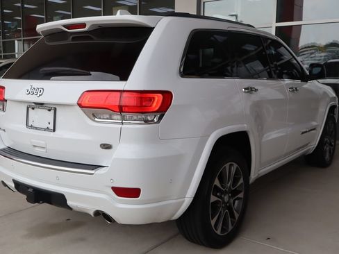 Used 2018 Jeep Grand Cherokee Overland AWD/4WD image 10