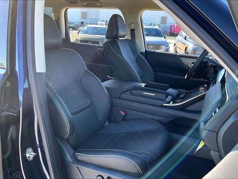 Certified 2025 INFINITI QX80 Luxe image 10