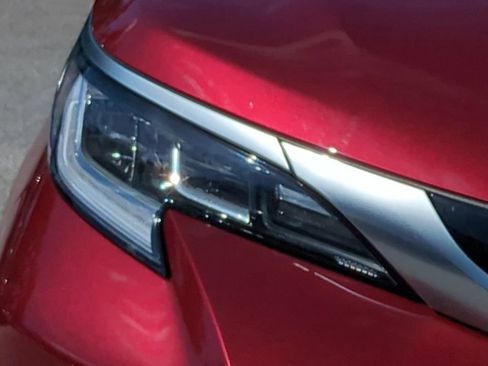 Used 2023 Toyota Sienna Limited image 9