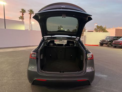 Used 2022 Tesla Model Y Performance image 14