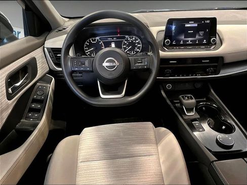 Used 2023 Nissan Rogue SV AWD/4WD image 17