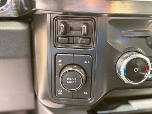 Used 2025 Ford F250 Lariat AWD/4WD image 32