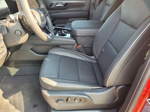 New 2026 Chevrolet Suburban Premier image 7