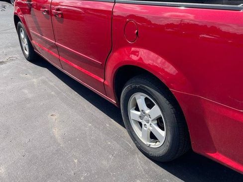 Used 2012 Dodge Grand Caravan SXT w/ UConnect Hands-Free Group FWD image 2