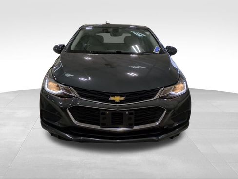 Used 2018 Chevrolet Cruze LT w/ Convenience Package image 11