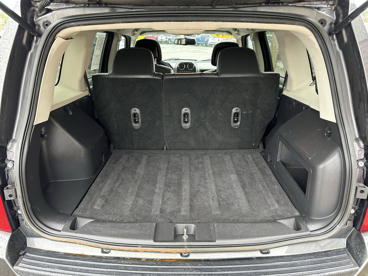 Used 2014 Jeep Patriot High Altitude FWD image 17