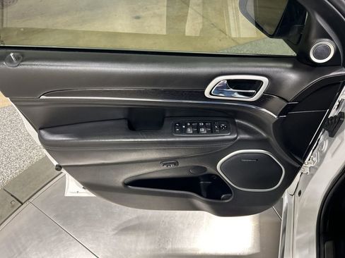 Used 2020 Jeep Grand Cherokee Summit w/ Platinum Series Group AWD/4WD image 14