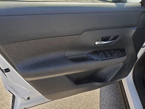 Certified 2025 Nissan Kicks SV image 15