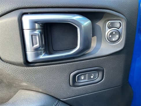 Used 2021 Jeep Wrangler Unlimited Sahara image 29