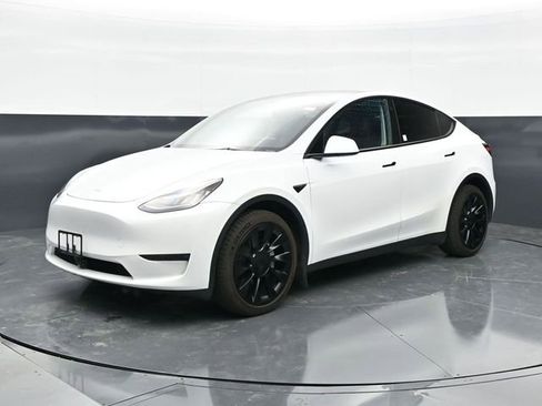 Used 2023 Tesla Model Y Long Range AWD/4WD image 3