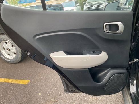 Used 2021 Hyundai Venue SEL FWD image 27