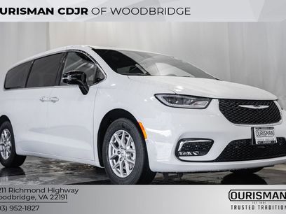 New 2026 Chrysler Pacifica Select