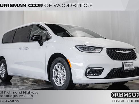 New 2026 Chrysler Pacifica Select image 1