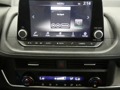 Used 2025 Nissan Rogue SV AWD/4WD image 20
