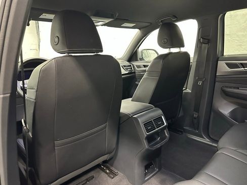 Used 2025 Volkswagen Atlas Cross Sport SE image 50