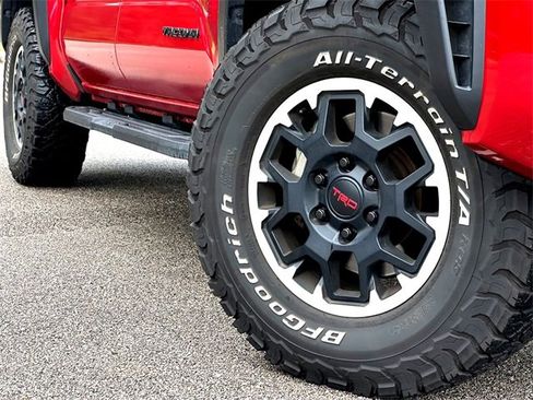 Used 2024 Toyota Tacoma TRD Off-Road image 2