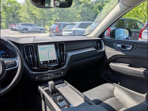 Certified 2025 Volvo XC60 B5 Core AWD/4WD image 12
